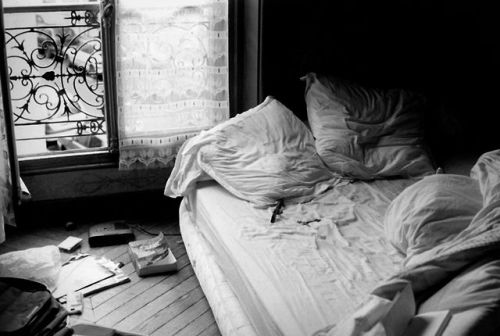 greeneyes55:

Bedroom Paris
Photo: Fabienbos 
via deviantART
