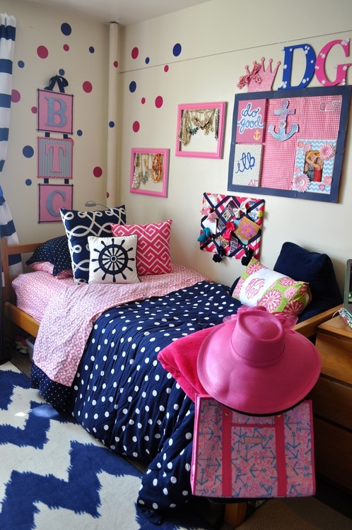 onlytheclassiest:

Oh Dorm Life
