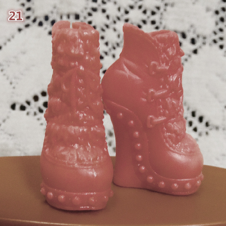 momdusa:

scary-murphy:

peppapigvevo:

possibly new shoes found by sassking-trevor on taobao
edited by me to make the detail clearer

are we maybe finally getting that winter line we’ve all been wishing for?

I dunno. I HOPE so, but I dunno. I do know that I NEEED either of the bottom two for my Bunyip oc so someone throw me a link yeah?
