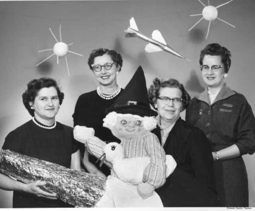 atomic-flash:

The Horace Mann Elementary School PTA. Tacoma, Washington, 1958.
