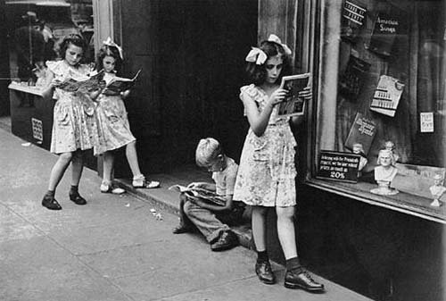 atherdiscretion:

Ruth Orkin   「Comic book readers」 New York  1947


(via hisamichi)