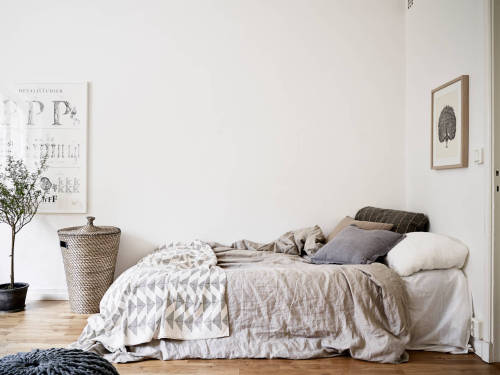 natural / neutral tones for the bedroom (via Stadshem)
