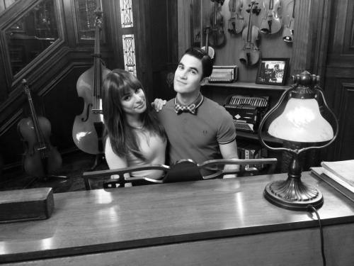  ‏@msleamichele Singing a broadway classic with @DarrenCriss at #Glee today! #GleeSeason6 🎶