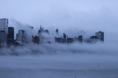 noahcaine:

Manhattan, New York City. January 2014.
Looking like Gotham.