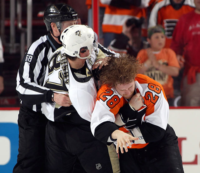 Claude Giroux and Sidney Crosby exchange punches during a first period scrum on Sunday. The Flyers took a 3-0 series lead over their rival Penguins with a 8-4 victory. (Len Redkoles/NHLI via Getty Images)
VIDEO: Watch highlights of Game 3 between Flyers and PensDATER: Penguins lost face as an organization in physical lossMUIR: Cooke, Weiss, Klein earn Sunday&#8217;s three stars