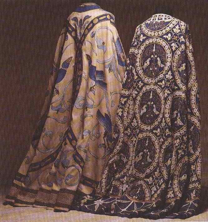 tweed-eyes:

1300-1400 clothing of Lower Empire

Ah, I see this set ever so often and it is just so lovely and rich.
