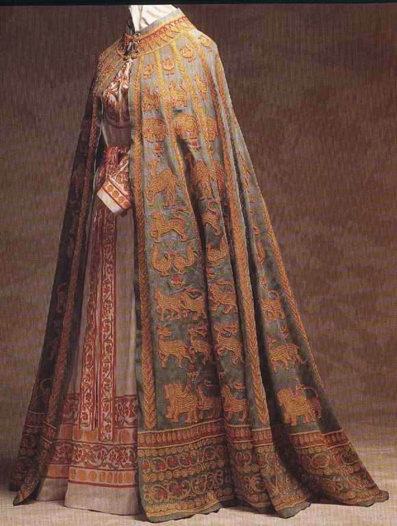 tweed-eyes:

1300-1400 clothing of Lower Empire

Ah, I see this set ever so often and it is just so lovely and rich.