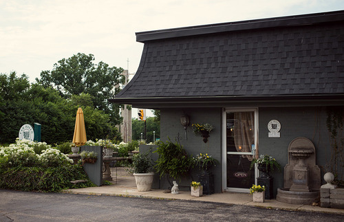 Exterior of Bloompop partner Far Hills Florist Shop in Dayton Ohio