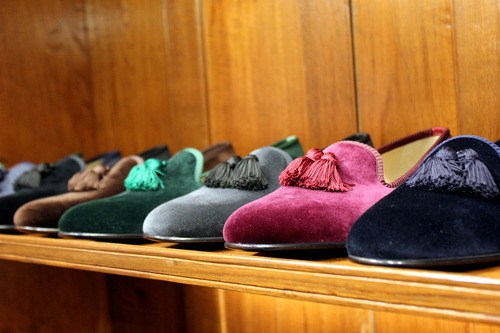 Bow-tie Shoes - velvet slippers with tassels