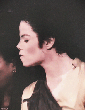 GIF su Michael Jackson. - Pagina 10 Tumblr_n587qivVNG1t49515o1_400