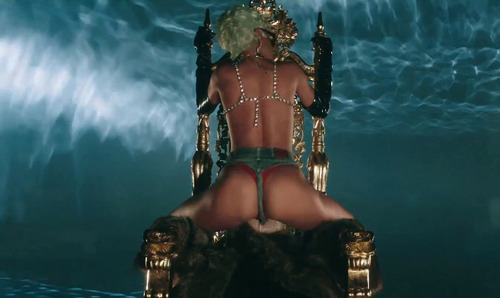 Rihanna pour it up cover