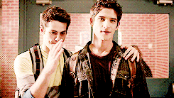Tyler Posey and Dylan O'Brien Tumblr_nrfpzub4Fc1t5knh3o5_250