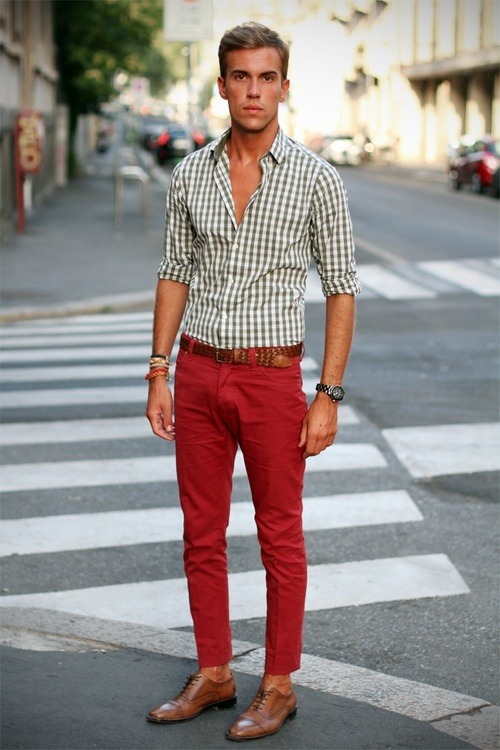 Can men wear with black pants brown shoes