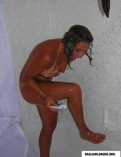 Candid nude girls shower