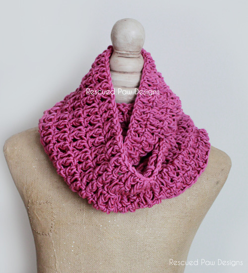 Cabled Chunky Crochet Cowl :: Easy Crochet