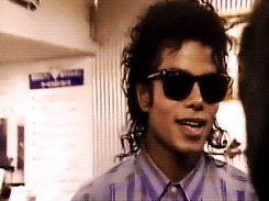 GIF su Michael Jackson. - Pagina 10 Tumblr_mgw3k6jJrn1qjpigho2_250