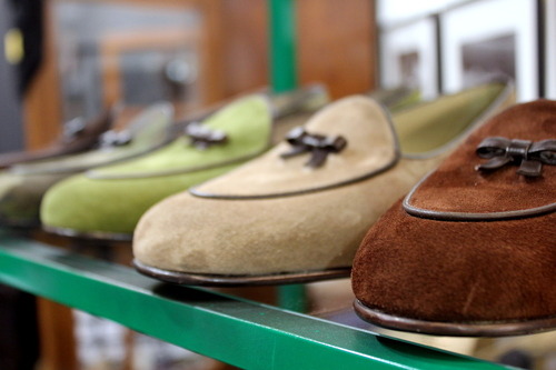 Bow-tie Shoes - light colored belgian loafers