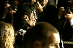 GIF su Michael Jackson. - Pagina 10 Tumblr_niyqe7lJrX1r37ly3o3_250