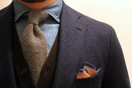 how to tie a tie - half-windsor knot with blue blazer and denim shirt