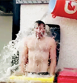 Daniel relève le Ice Bucket Challenge ! Tumblr_naz73vSoJ11qa3emao2_250