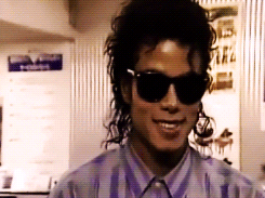 GIF su Michael Jackson. - Pagina 10 Tumblr_mgw3k6jJrn1qjpigho3_250