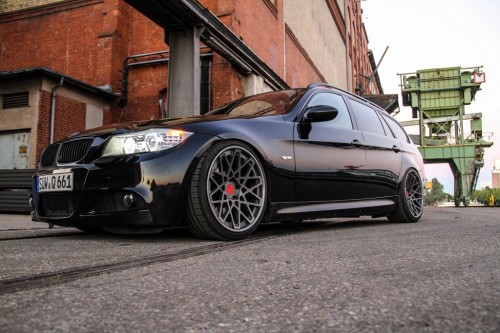 ... -client-cars/bmw-3-series-wagon-blows-minds-with-rotiform-blq-wheels