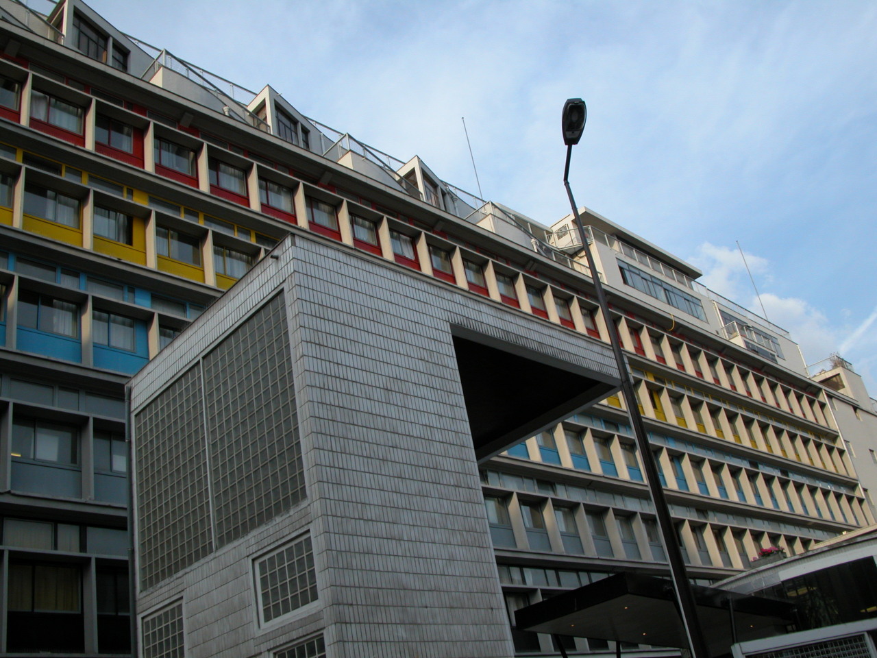 コルビュジエの設計したパリの救世軍宿泊施設