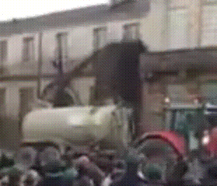 gif throw police protest paris france government eu europe spray shield  poop parliament riot police apples farming farmers 2014 tractor manure  shield wall police line kropotkindersurprise •