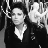GIF su Michael Jackson. - Pagina 10 Tumblr_nijmceuHsN1rx47rko2_250