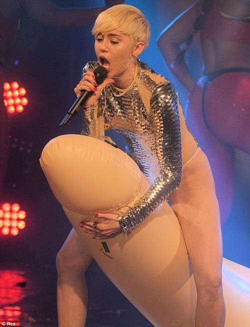 Miley cyrus dance off