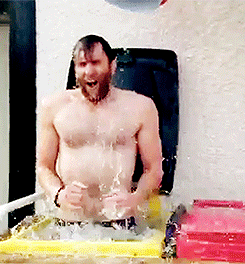 Daniel relève le Ice Bucket Challenge ! Tumblr_naz73vSoJ11qa3emao3_250