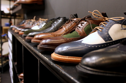 Bow-tie shoes - selection of laced-up brogues