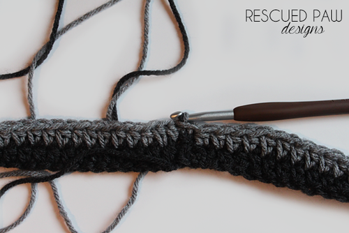 Simple Crochet Striped Scarf Pattern :: Easy Crochet