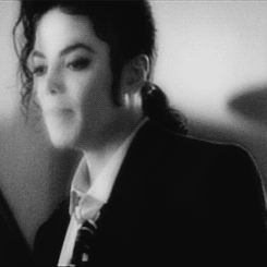 GIF su Michael Jackson. - Pagina 11 Tumblr_lve3smevdd1qh7ov5o3_250