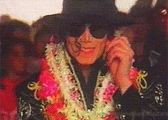 GIF su Michael Jackson. - Pagina 10 Tumblr_matty1HlLK1r37ly3o4_250