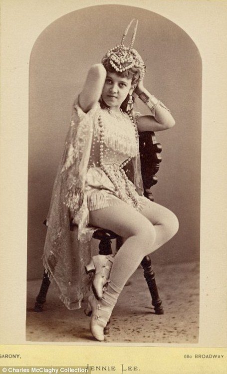 Vintage burlesque dancers nude